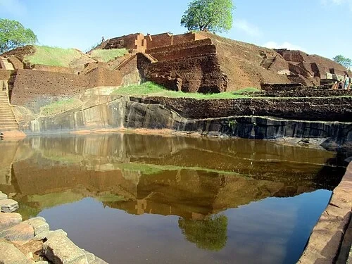 Le Bassin du Ciel — Sigiriya Rock Fortress
