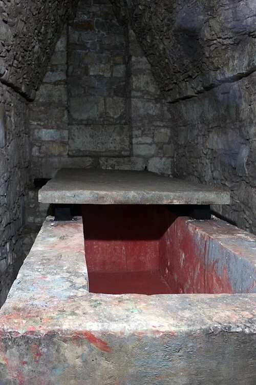 लाल रानी का ताबूत (Sarcophagus of the Red Queen)
