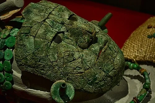 मैलाकाइट का अंतिम संस्कार मुखौटा (Malachite Funerary Mask)