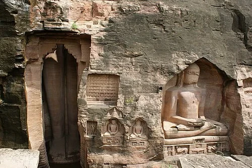 Le géant Adhinatha — Gwalior Fort