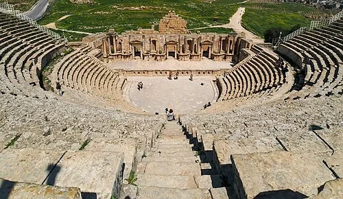 المسرح الجنوبي في جرش — Jerash