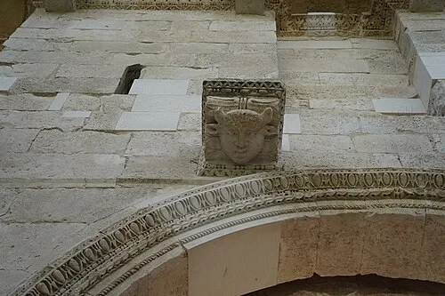 Les protecteurs de pierre de la porte — Diocletian's Palace