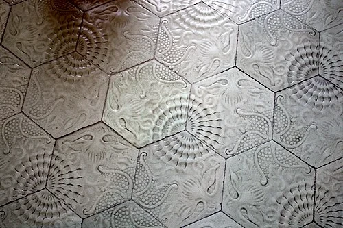 Carreaux de sol aux motifs marins — Casa Milà