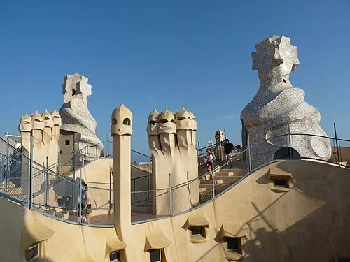 Groupes de cheminées guerrières — Casa Milà