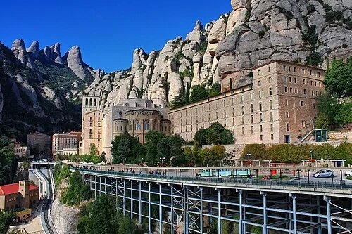 La montagne dentelée — Santa Maria de Montserrat