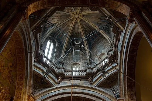 Le grand système de poulies — Catedral de Santiago de Compostela