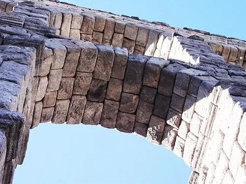 Joints de pierre sans mortier — Aqueduct of Segovia