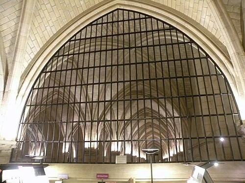La Rue de Paris — Conciergerie