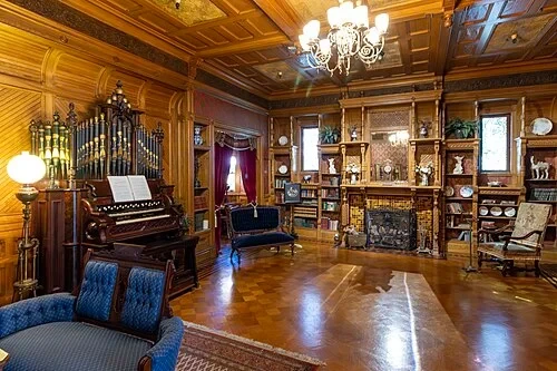 Détails de l'intérieur de la salle de bal — Winchester Mystery House