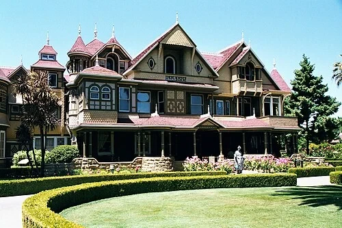 Queen Anne Style Facade