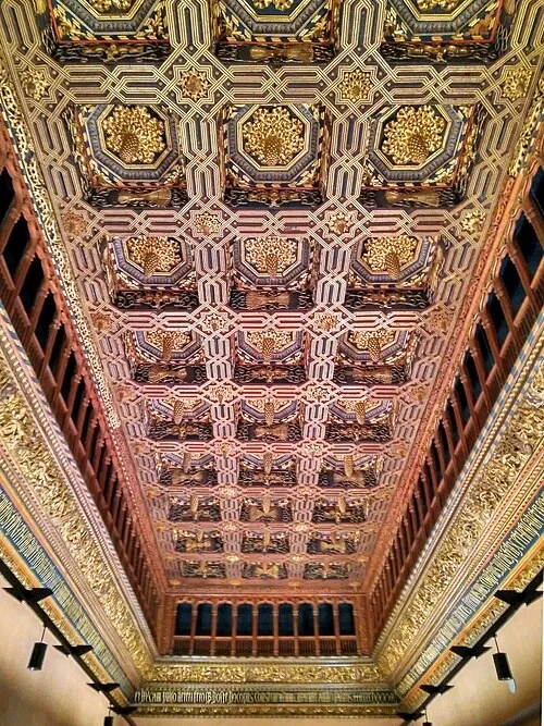 Plafond à caissons de la Salle du Trône du Palais des Rois Catholiques — La Aljafería, Palacio de la Aljafería