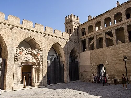 La cour de Saint-Martin — La Aljafería, Palacio de la Aljafería