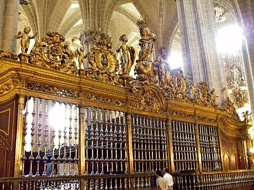 La grille de chœur dorée — La Seo de Zaragoza