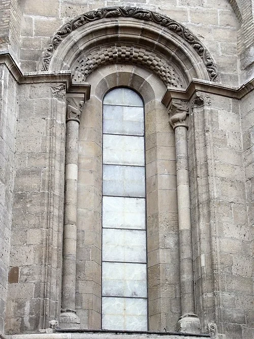 La fenêtre romane — La Seo de Zaragoza