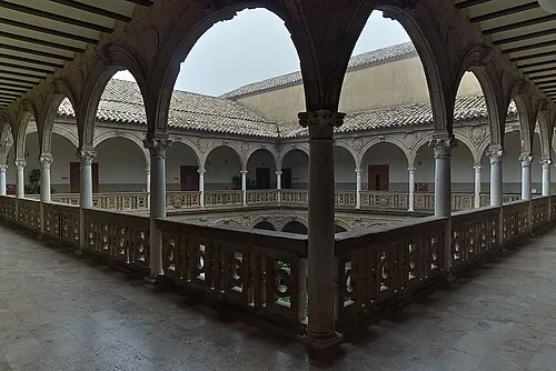 La galerie supérieure — Palacio de Jabalquinto