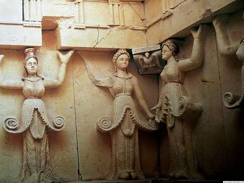 Les dix cariatides — Thracian Tomb of Sveshtari
