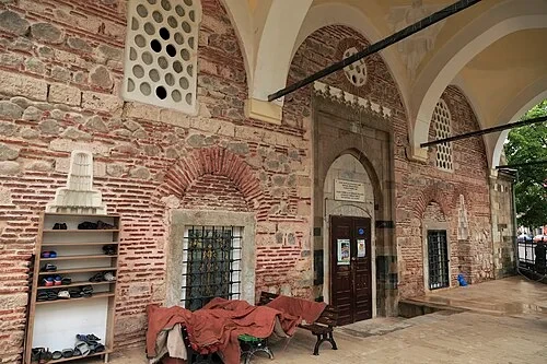 Le seuil sacré — Banya Bashi Mosque