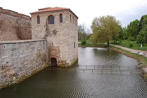 Le bastion est et le pont — Baba Vida Fortress