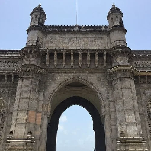 La façade indo-sarrasine — Gateway of India