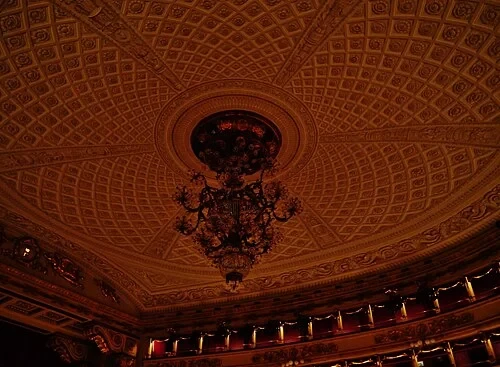 Der zentrale Kronleuchter — Teatro alla Scala