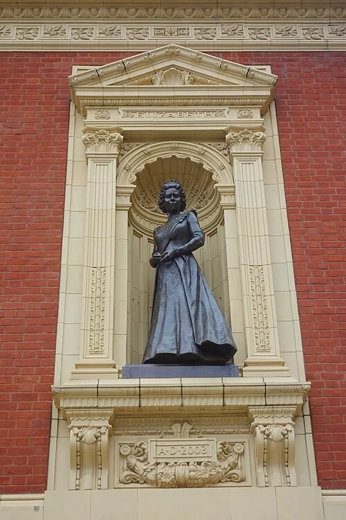 Statue of Queen Elizabeth II