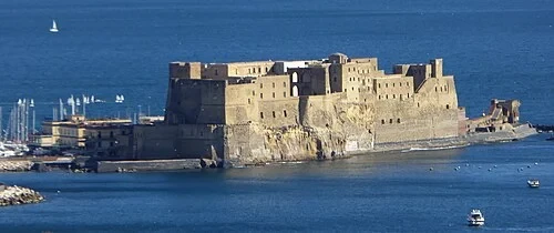 Die Festung vom Meer aus — Castel dell'Ovo