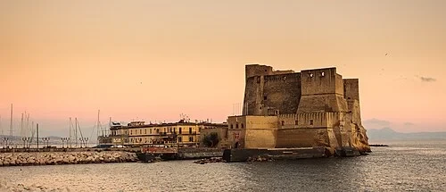 Blick bei Sonnenuntergang — Castel dell'Ovo
