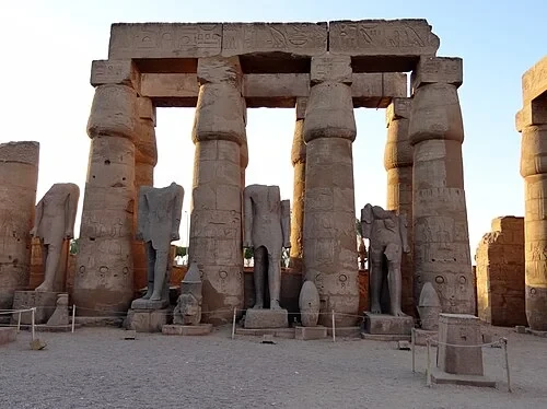 La cour de Ramsès II — Luxor Temple