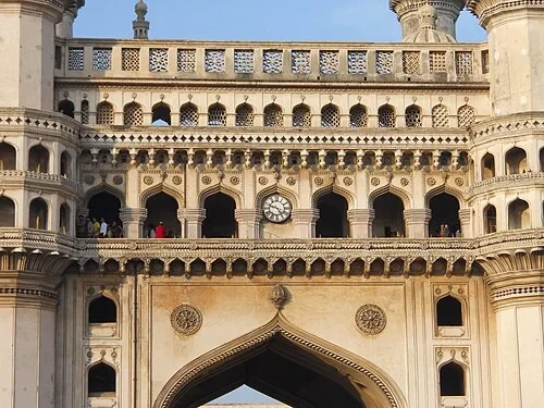 Les horloges du Nizam — Charminar