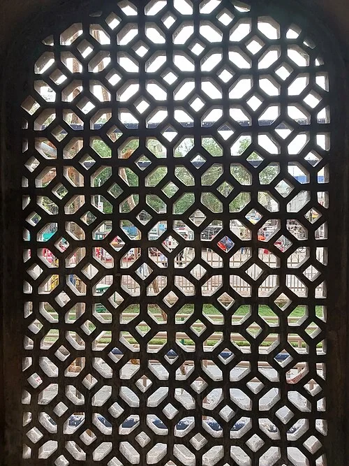 Geometric Stone Lattice