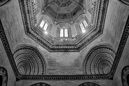 À l'intérieur du grand dôme — Chhatrapati Shivaji Maharaj Terminus