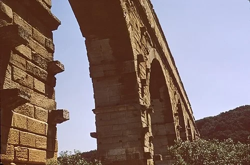 Marques d'échafaudage — Pont du Gard