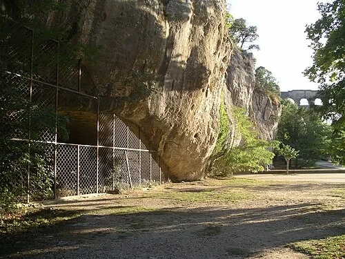 La Grotte de la Nymphe — Pont du Gard