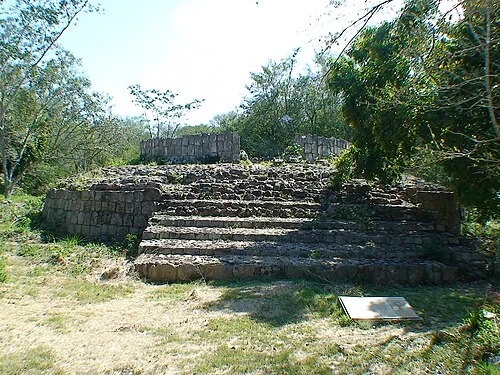 הפירמידה העגולה — Uxmal