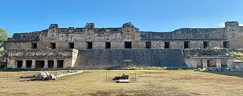 Czworobok Mniszek — Uxmal