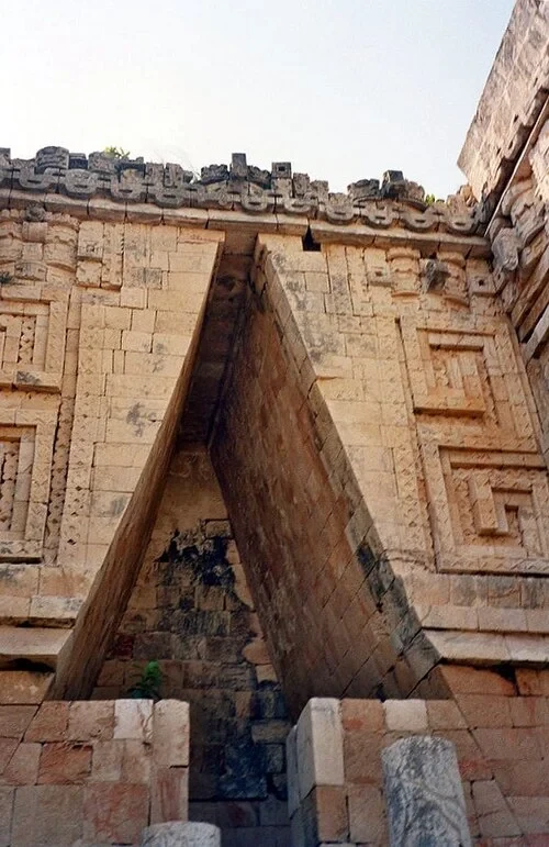 הגיאומטריה של קשת המאיה — Uxmal