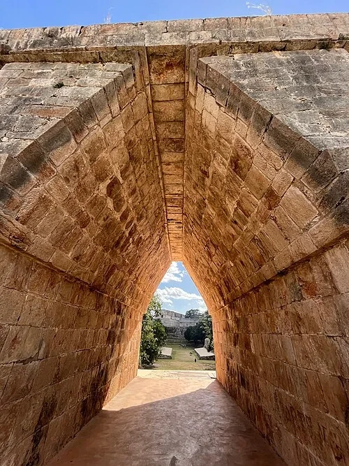 Wielki Łuk Wejściowy — Uxmal