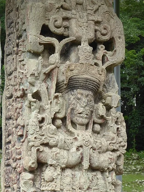 Regalia royale de la stèle B — Copán Archaeological Site