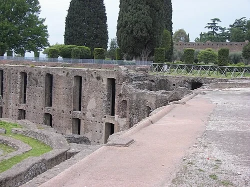المئة حجرة — Villa Adriana