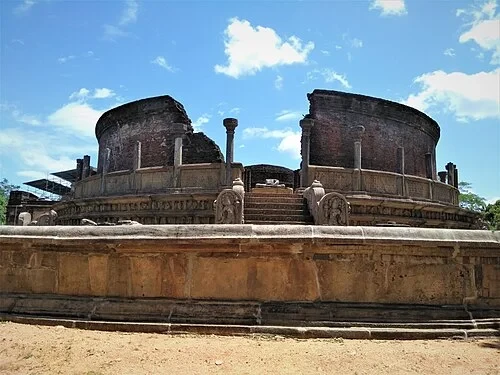 波隆纳鲁沃圆形舍利塔 — Polonnaruwa