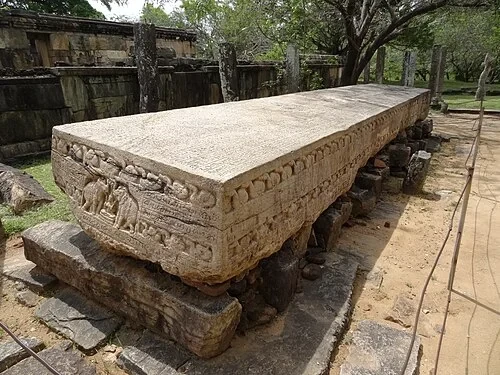 石书 — Polonnaruwa