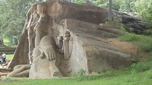 加尔寺 (Gal Vihara) — Polonnaruwa