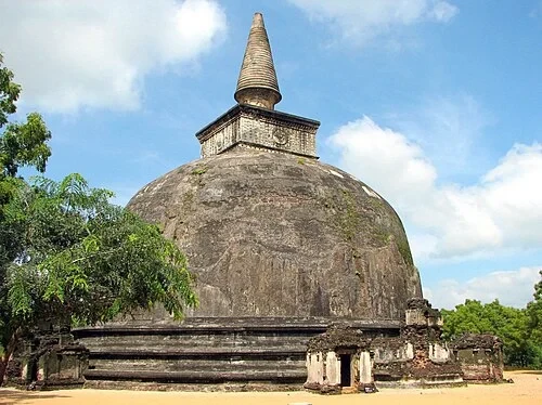 基里佛塔 (Kiri Vehera) — Polonnaruwa