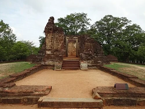 波特古尔寺 (Pothgul Vihara) — Polonnaruwa