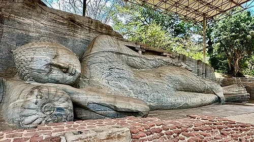 卧佛像 (Reclining Buddha Statue) — Polonnaruwa