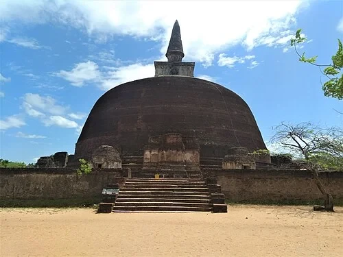 兰科特佛塔 (Rankoth Vehera) — Polonnaruwa