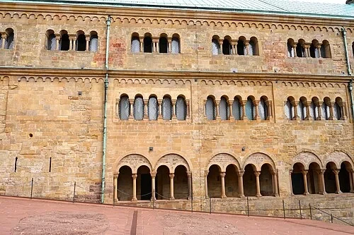 El Palacio Románico