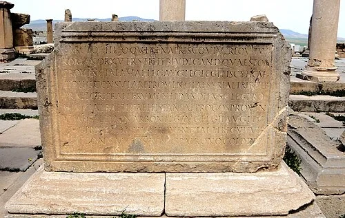 Stèle romaine inscrite — Timgad