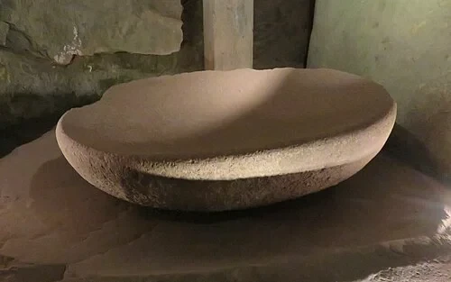 Le bassin rituel — Newgrange