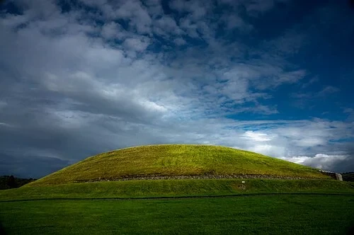 Les tombes satellites — Newgrange